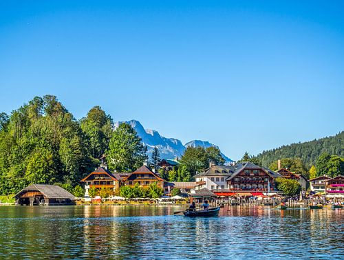 Panoramisch uitzicht over de Königssee in de Berchtesgadener AlpenPanoramab