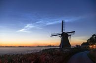 Lichtende nachtwolken met molen in friesland van robertjan boonstra thumbnail