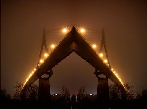 Hamburg: Crease in the bridge (1)