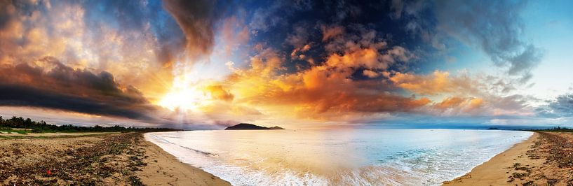 Zonsopkomst panorama Madagaskar by Dennis van de Water