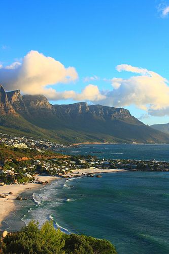 Kaapstad met de Tafelberg aan zee in Zuid-Afrika