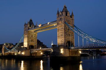 Tower Bridge van Richard Wareham