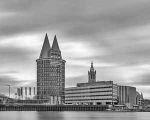 Roermond - Skyline - lange sluitertijd - zwartwit van Teun Ruijters