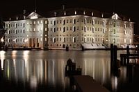  Amsterdam scheepvaartmuseum bij nacht