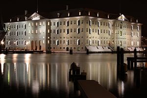  Amsterdam Schifffahrtsmuseum bei Nacht