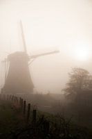 Moulin à vent dans la brume