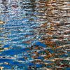 bunter Spiegelung im Wasser des Nyhavn von Hanneke Luit