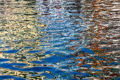 reflet coloré dans l'eau du Nyhavn