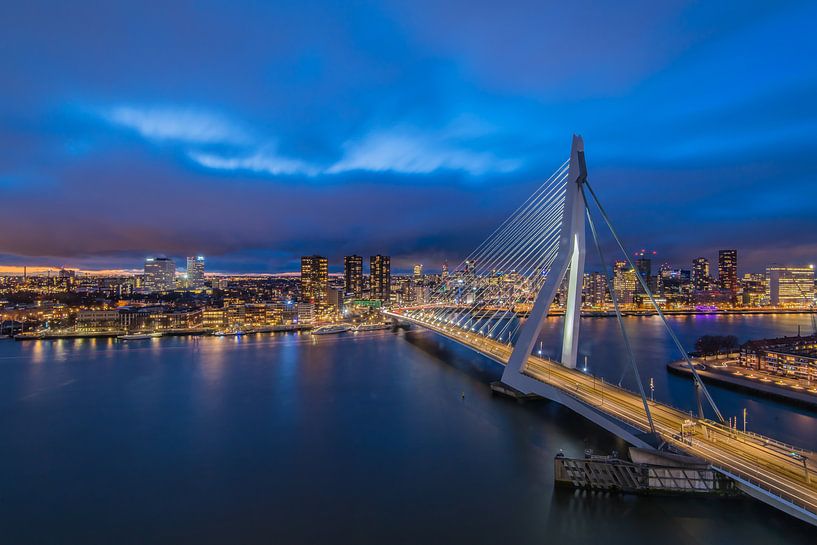 Rotterdam à l'horizon au coucher du soleil par Marco Faasse