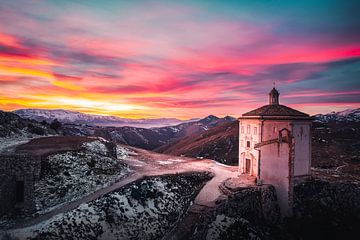 Kerk tijdens prachtige Zonsondergang van Sven en Roman