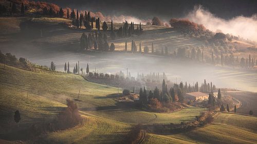 Mist in de ochtend in Val d'Orcia. Toscane