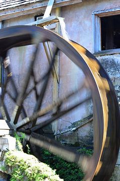 Waterwheel in motion by Frank's Awesome Travels