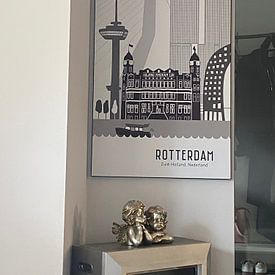 Photo de nos clients: Illustration de la ligne d'horizon de la ville de Rotterdam | Feijenoord | Kuip noir-blanc-gris par Mevrouw Emmer, sur ArtFrame