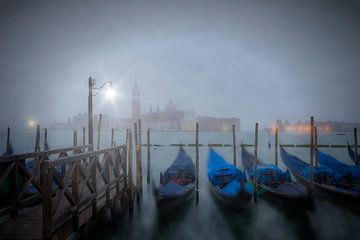 VENICE Gondolas in the Mist van Melanie Viola