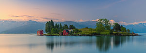 Panorama und Sonnenaufgang auf Omaholmen, Hardangerfjord, Vestland, Norwegen