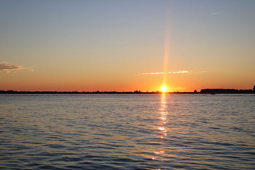 Coucher de soleil au bord de l'eau par Rosalie Broerze