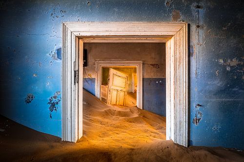 Blue Room by Thomas Froemmel