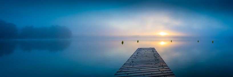 Sunrise at the lake by Martin Wasilewski