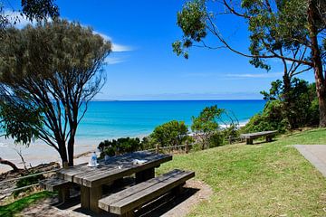 De picknicktafel bij Lorne - Victoria Australië van Be More Outdoor