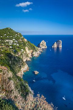 Uitzicht op de Faraglione kliffen op Capri van Christian Müringer
