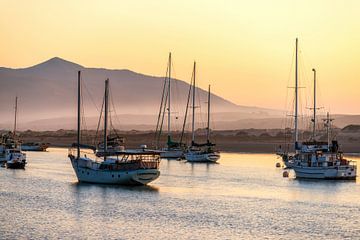 Gelassener Sonnenuntergang - Morro Bay Harbor von Joseph S Giacalone Photography
