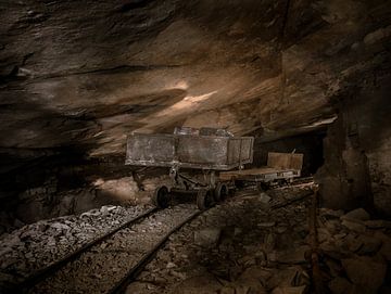 Oude mijnwagentjes in een steengroeve van Olivier Photography