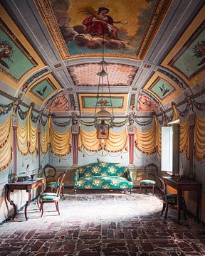 Fresco in Verlaten Italiaanse Woonkamer. van Roman Robroek - Foto's van Verlaten Gebouwen