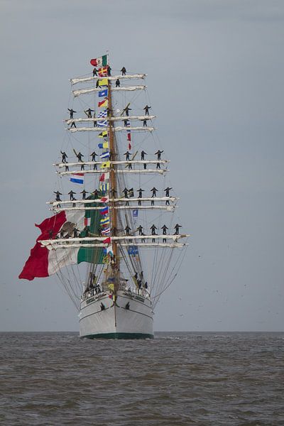 uitvarend zeilschip by Mart Marbus