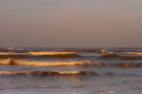 Bewegende golven in de branding