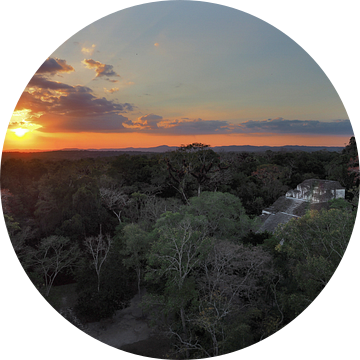 Zonsondergang Tikal van Ryan FKJ