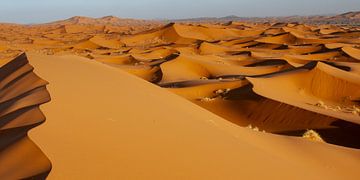 de zandduinen van Erg Chebbi van Walter G. Allgöwer