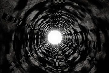 Abstrakter runder Tunnel mit hellem Licht am Ende von Besa Art