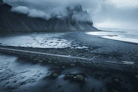 Icelandic coastline at Vestrahorn by Dylan Shu Photography