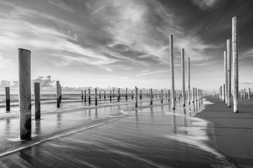 The poles of Petten in black and white by Jenco van Zalk