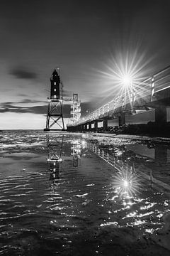 Vuurtoren aan zee in zwart-wit van Manfred Voss, Zwart-Wit Fotografie