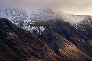 Moody Mountains Scotland van Sonny Vermeer