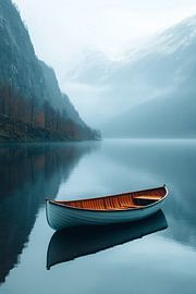 Bateau solitaire sur un lac de montagne sur ARTemberaubend