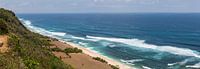 De kustlijn van het Indonesische eiland Bali. van Martijn Bravenboer thumbnail