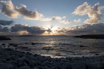 Zonsondergang bij Doolin pier Ierland van Harry Traa