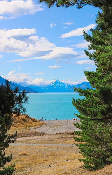 Mount Cook (Aoraki) am blauen See: Lake Pukaki - Neuseeland von Be More Outdoor