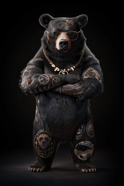 Robuster Bär mit Tattoos und Goldkette von Digitale Schilderijen