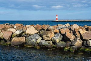 Mole an der Ostseeküste in Warnemünde