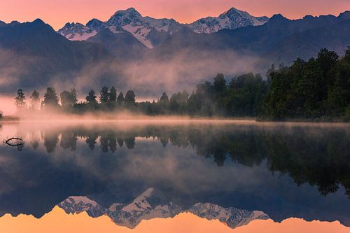 Zonsopkomst bij Lake Matheson, Nieuw Zeeland
