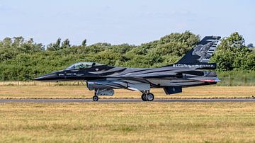 Belgian F-16 Demo Team: the Dark Falcon. by Jaap van den Berg