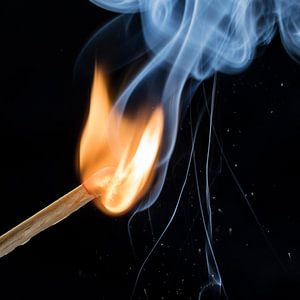 Streichholz in Flammen von Tilo Grellmann