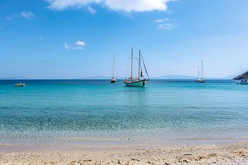 Uitzichten over de mooie zee van Samos van Linda Herfs