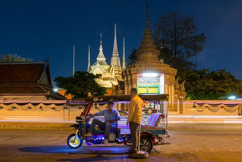 TukTuk voor de Wat Pho tempel in Bangkok