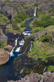 Die Wasserfälle im Gjain-Tal in Island