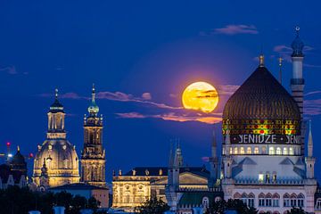 Volle maan boven Dresden van Sylvio Dittrich