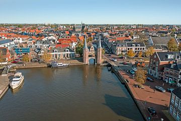 Luchtfoto van historisch stadje Sneek in Friesland met de Waterpoort van Eye on You